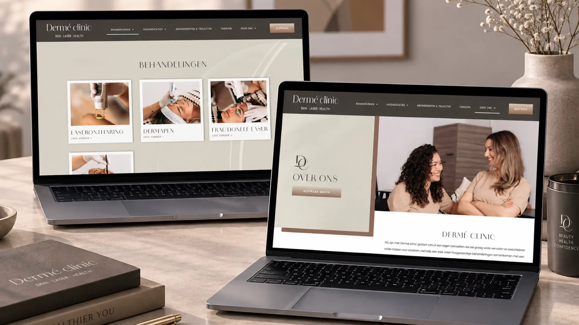 Die Behandlungen und die Seite Über uns von Dermé Clinic auf zwei Laptops